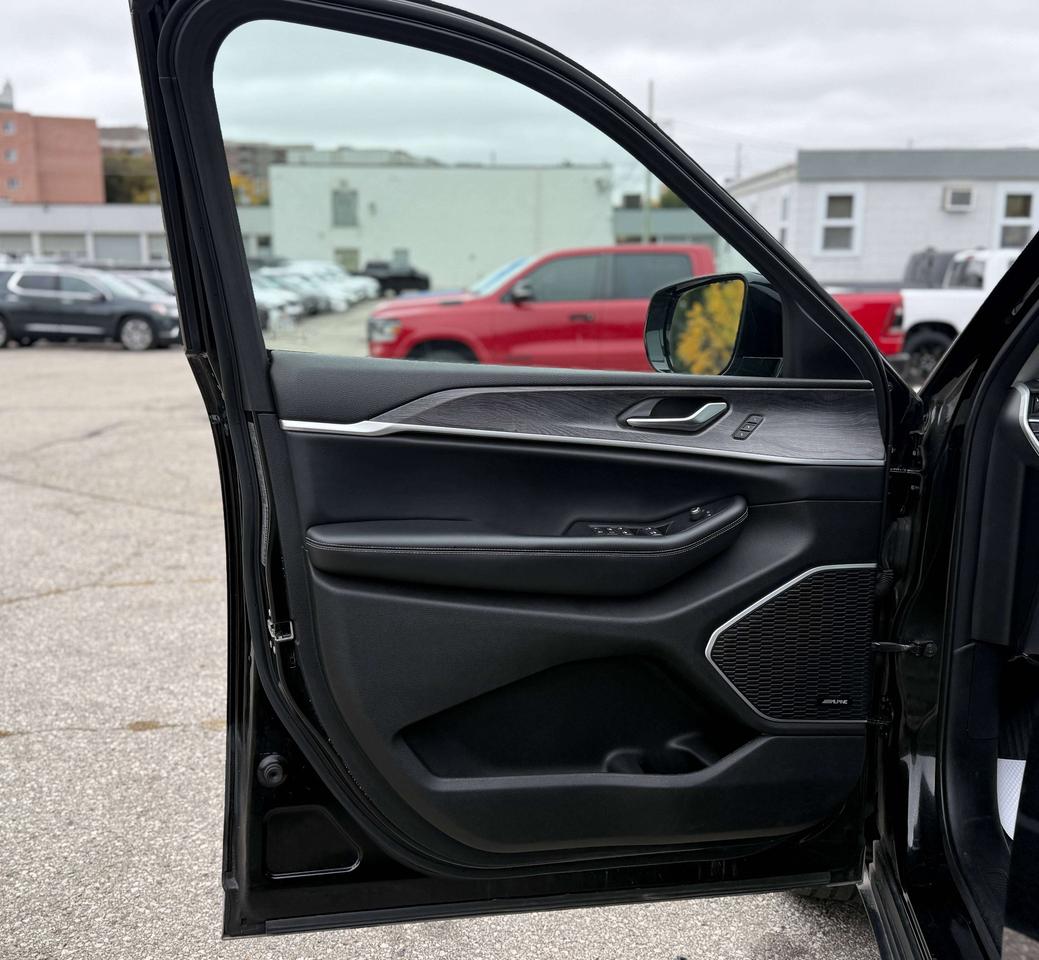 2022 Jeep Grand Cherokee Limited | NAVIGATION | BLIND SPOT | REMOTE START | Photo
