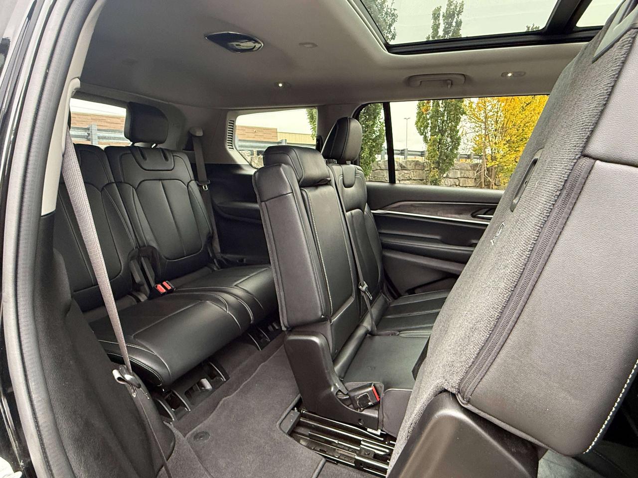 2022 Jeep Grand Cherokee Limited | NAVIGATION | BLIND SPOT | REMOTE START | Photo