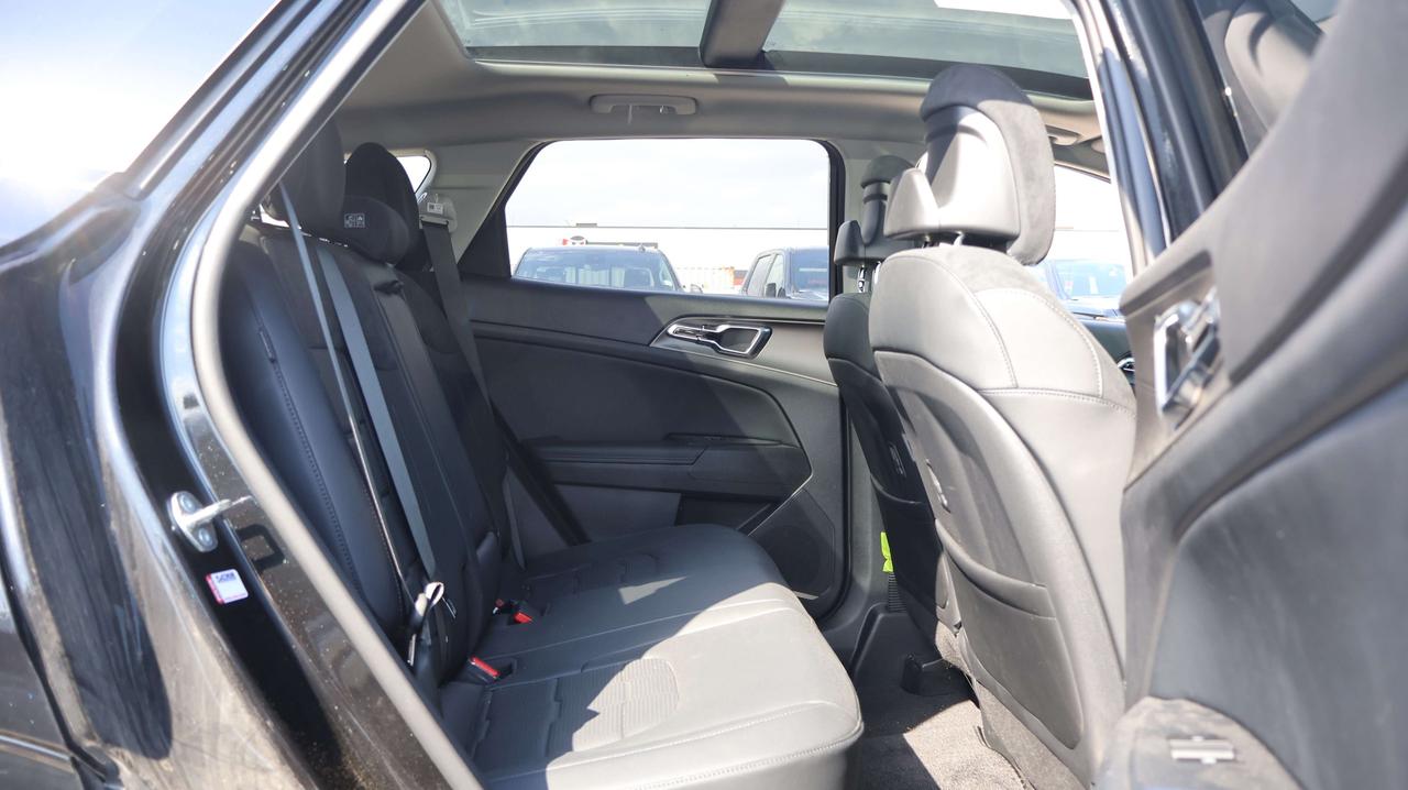 2026 Kia Sportage SX | Power Tailgate Photo