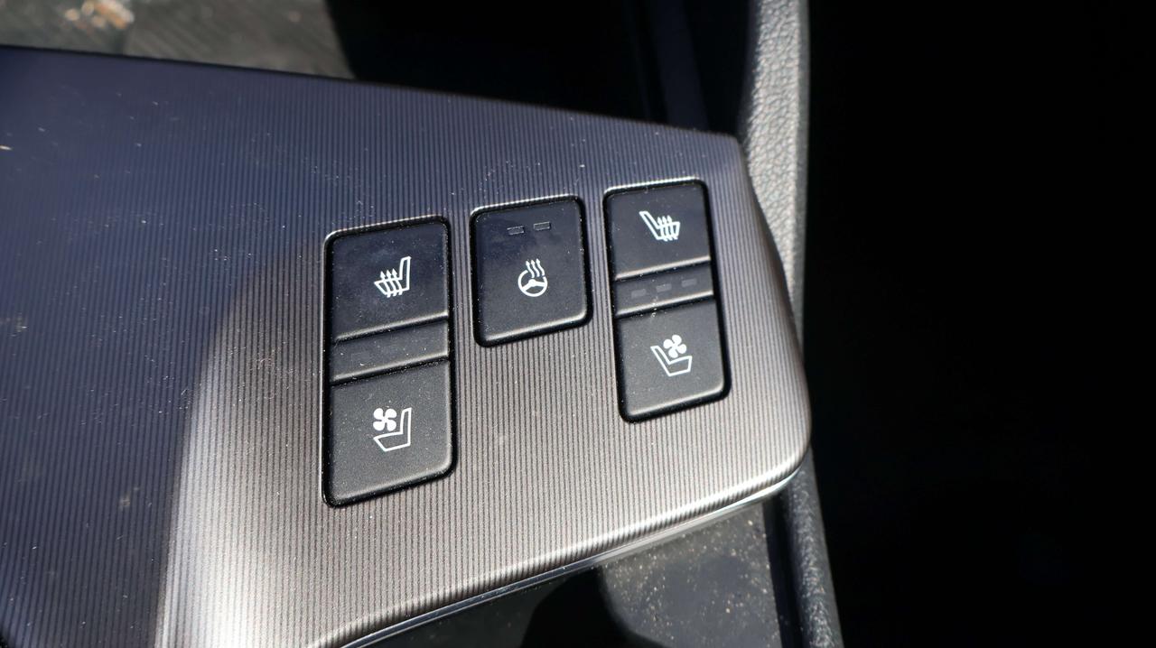 2026 Kia Sportage SX | Power Tailgate Photo