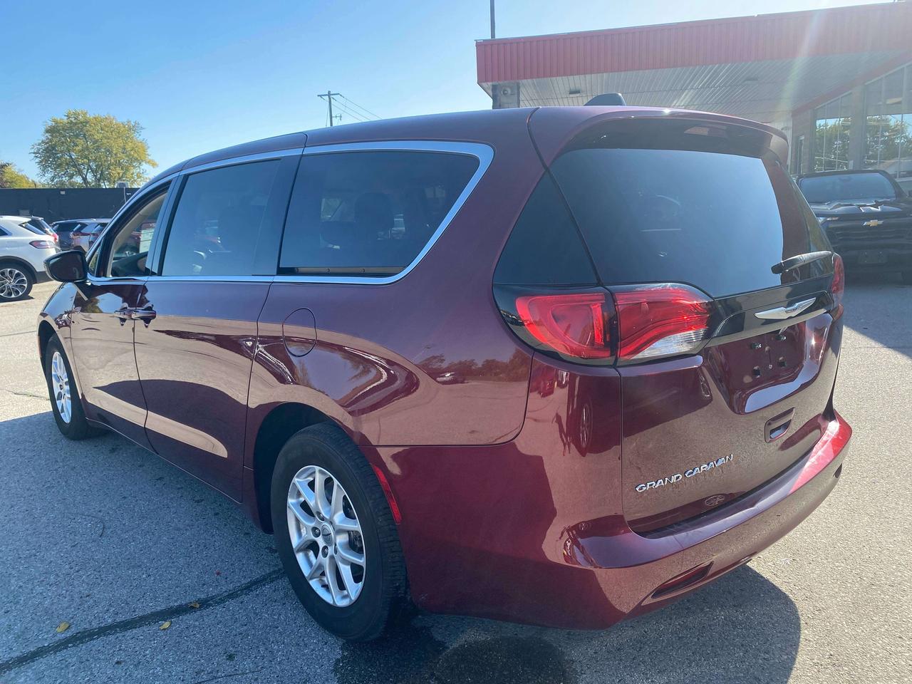 2022 Dodge Grand Caravan SXT, CLEAN CARFAX, POWER DOORS, REMOTE START! Photo