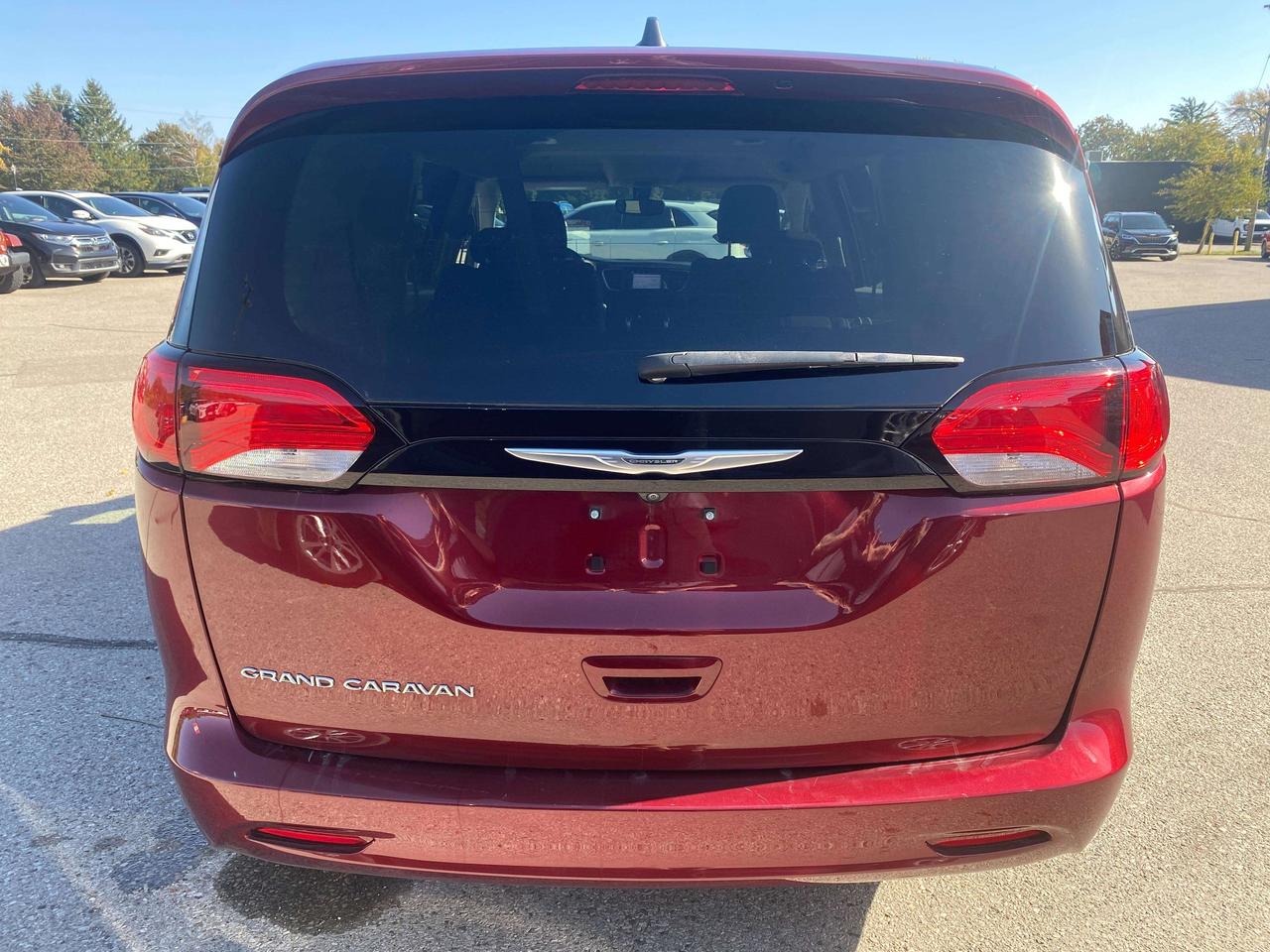 2022 Dodge Grand Caravan SXT, CLEAN CARFAX, POWER DOORS, REMOTE START! Photo