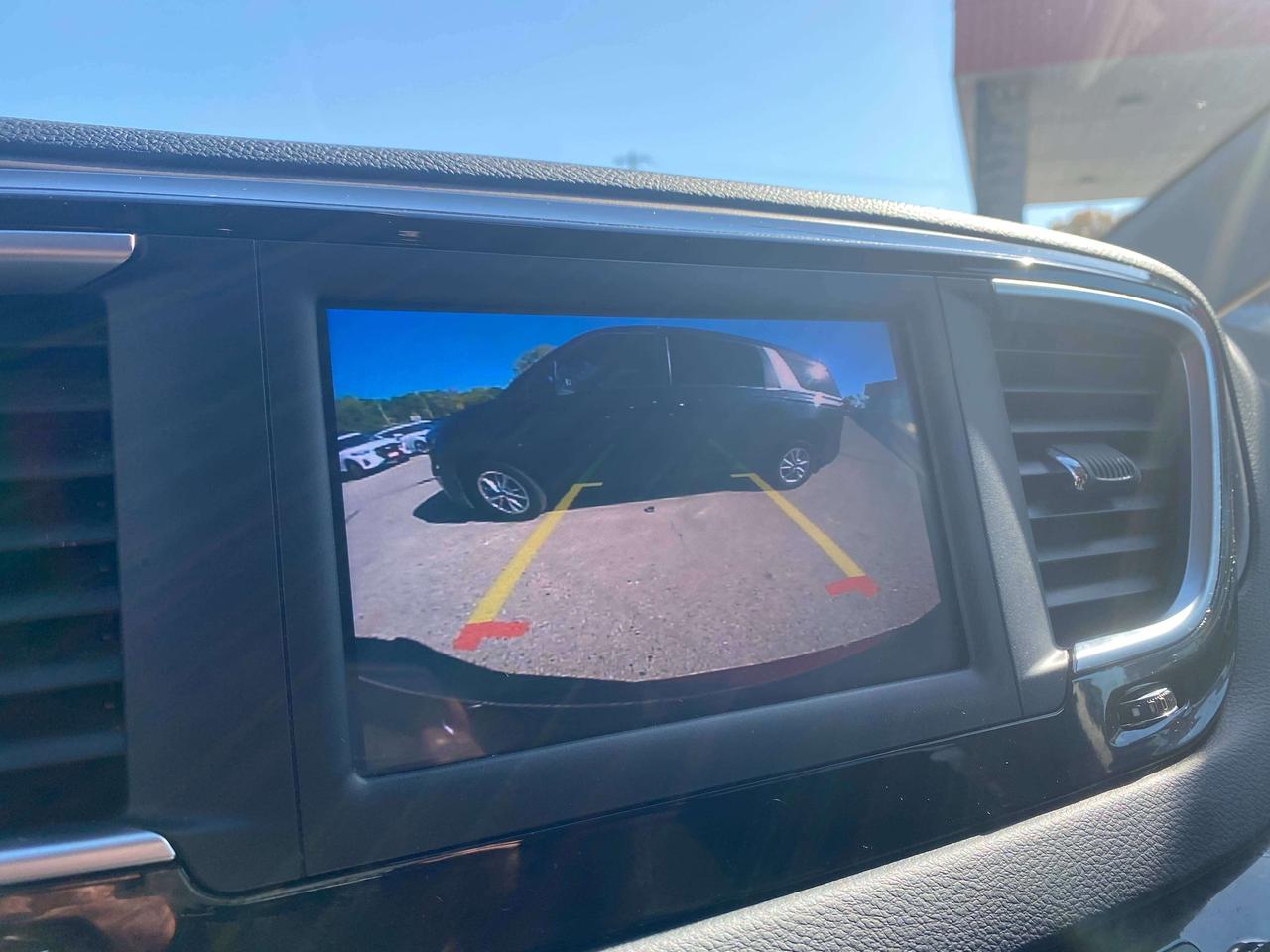 2022 Dodge Grand Caravan SXT, CLEAN CARFAX, POWER DOORS, REMOTE START! - Photo #16