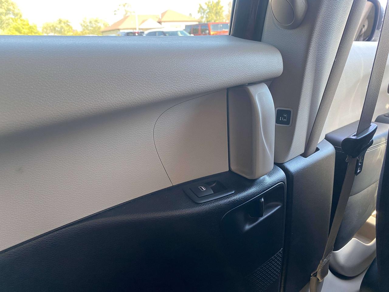 2022 Dodge Grand Caravan SXT, CLEAN CARFAX, POWER DOORS, REMOTE START! - Photo #23