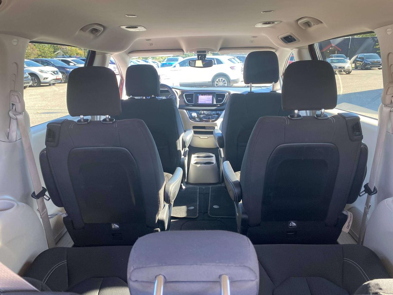 2022 Dodge Grand Caravan SXT, CLEAN CARFAX, POWER DOORS, REMOTE START! Photo