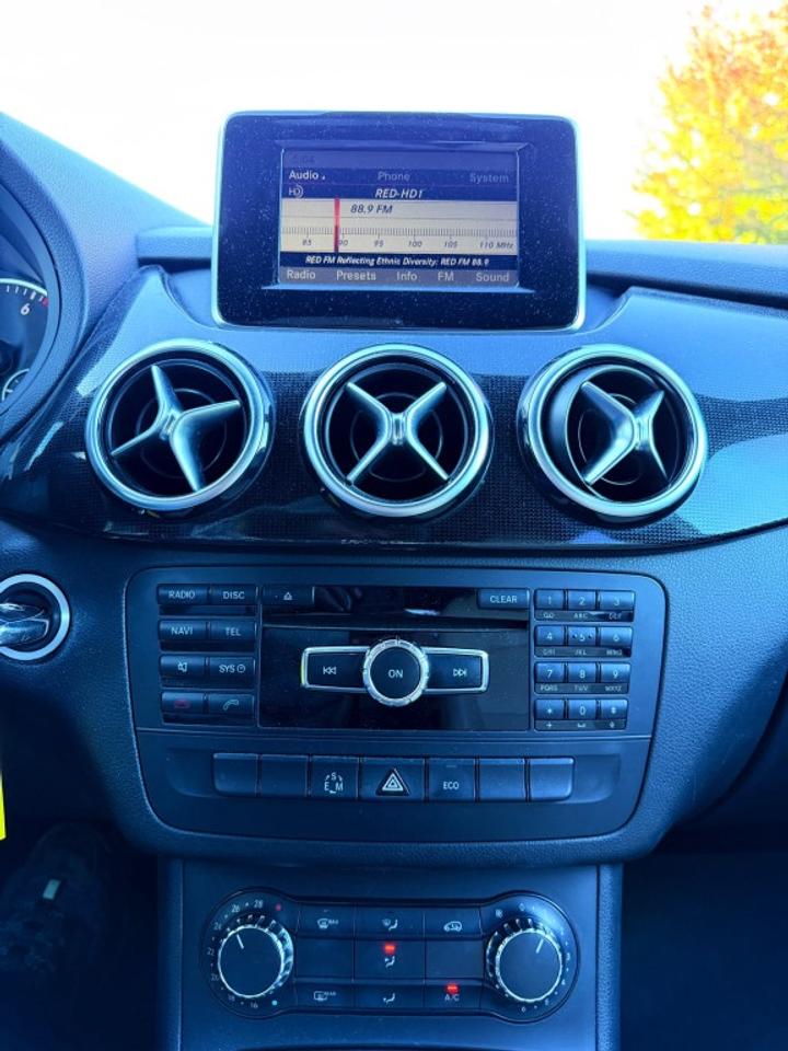 2013 Mercedes-Benz B-Class B 250 Sports Tourer Photo