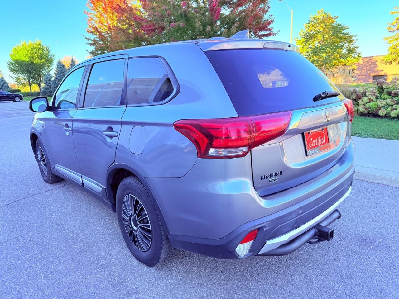 2018 Mitsubishi Outlander ES 4dr Front-wheel Drive CVT Photo