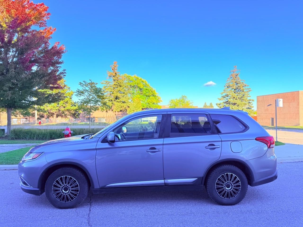 2018 Mitsubishi Outlander ES 4dr Front-wheel Drive CVT Photo