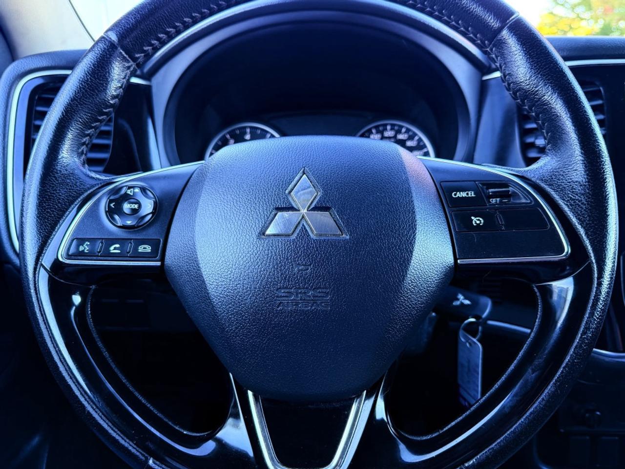 2018 Mitsubishi Outlander ES 4dr Front-wheel Drive CVT Photo