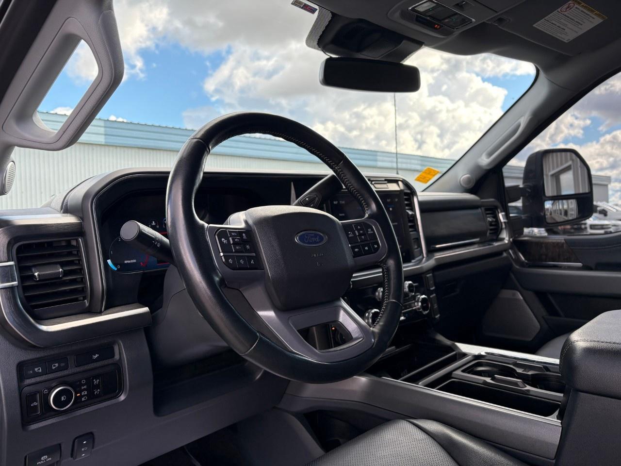 2023 Ford F-250 Super Duty SRW LARIAT 4WD SuperCab 6.75' Box Photo