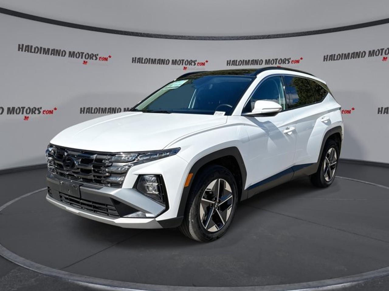 2025 Hyundai Tucson Preferred AWD | No Accidents | Leather Seats Photo0