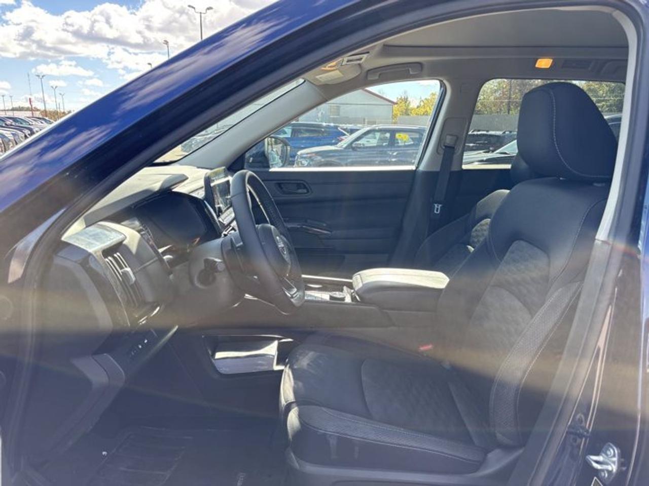 2024 Nissan Pathfinder SV 4WD | Pano. Sunroof | Heated Steering Photo