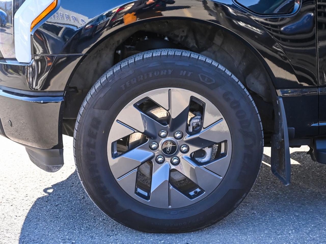 2025 Ford F-150 Lightning Flash Photo