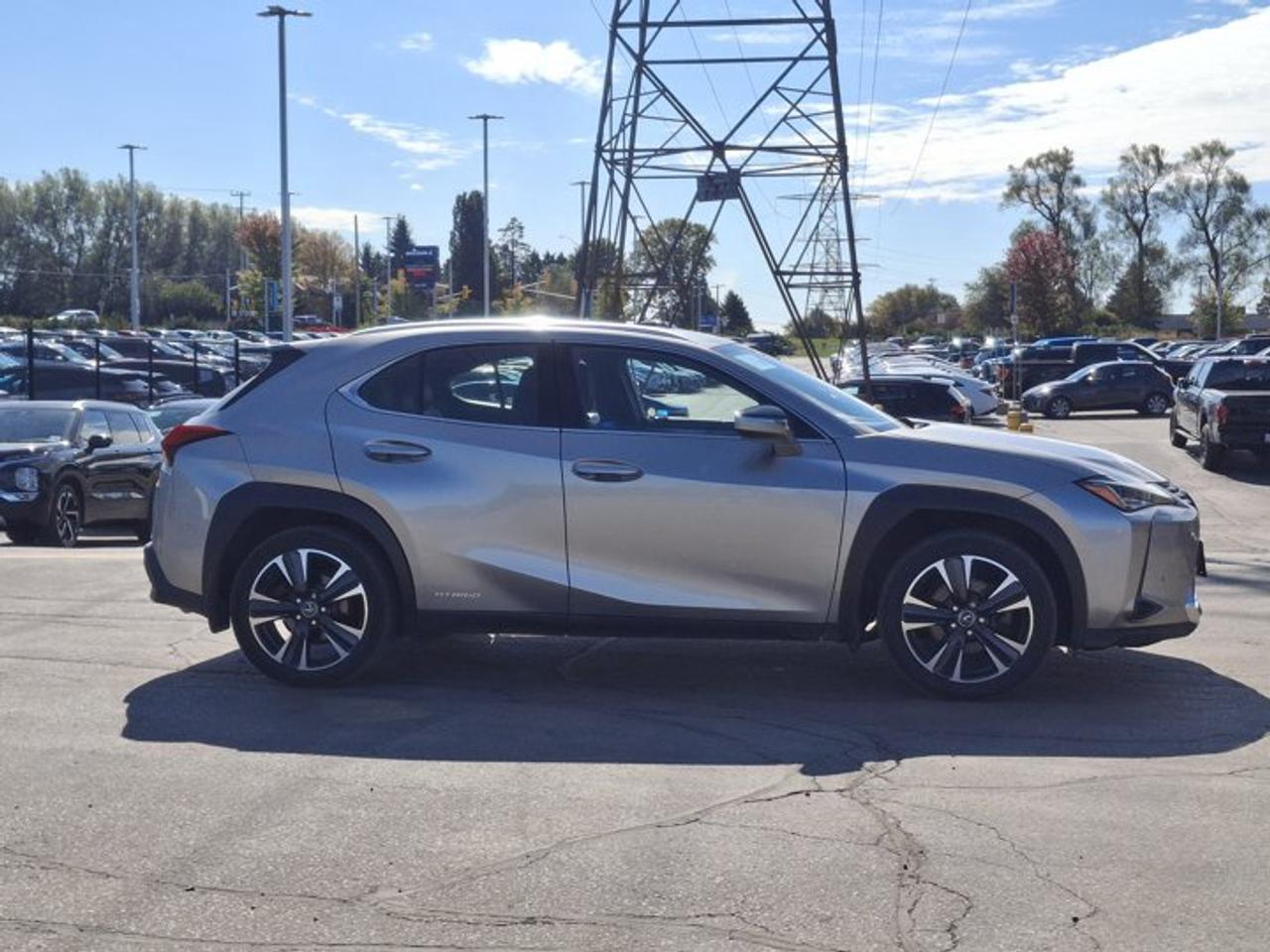 2021 Lexus UX UX 250h AWD | Hybrid | Luxury Pkg | Leather | Sunroof | Nav | HUD | Power Liftgate | and More ! Photo