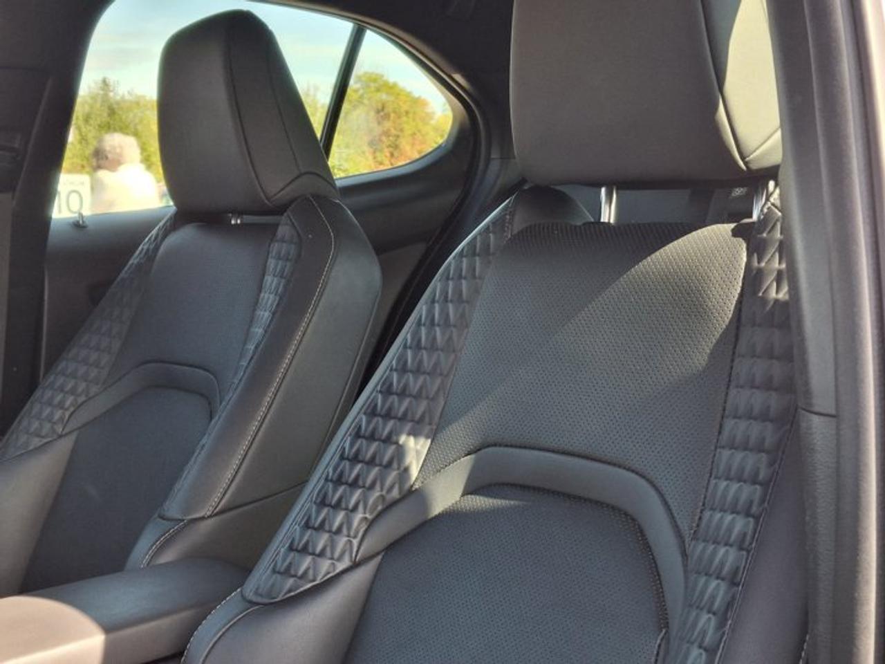 2021 Lexus UX UX 250h AWD | Hybrid | Luxury Pkg | Leather | Sunroof | Nav | HUD | Power Liftgate | and More ! Photo