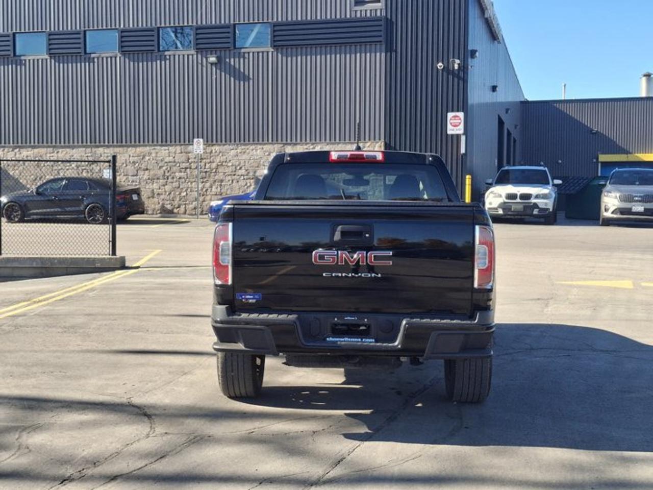 2022 GMC Canyon 2WD Elevation Standard Crew Cab V6 | 18" Black Alloys | Convenience PKG | and Much More ! Photo