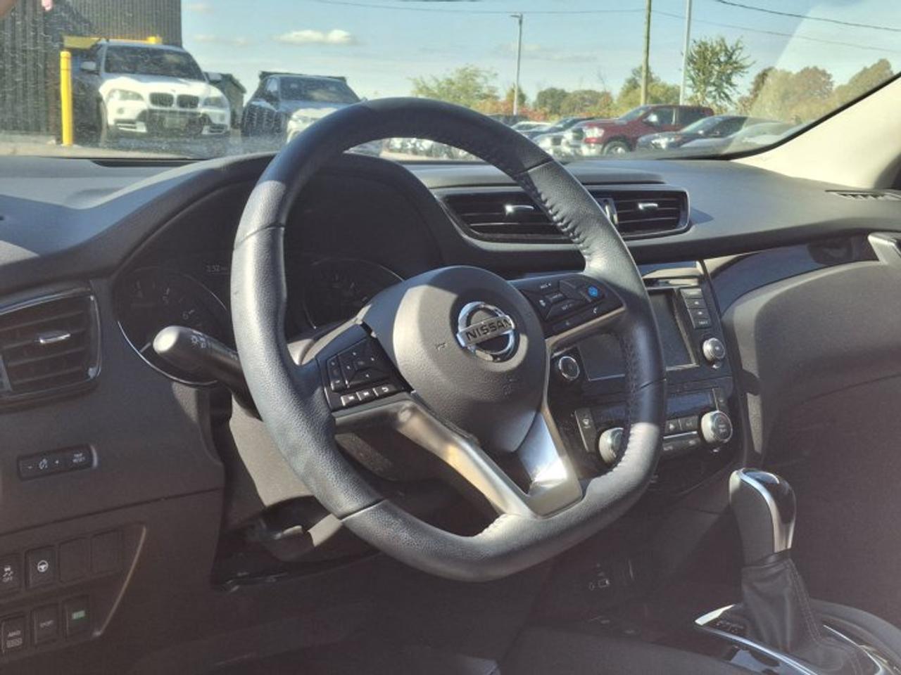 2023 Nissan Qashqai SV AWD | Heated Seats + Steering | Remote Start | Intelligent Cruise | Carplay + Android & More ! Photo