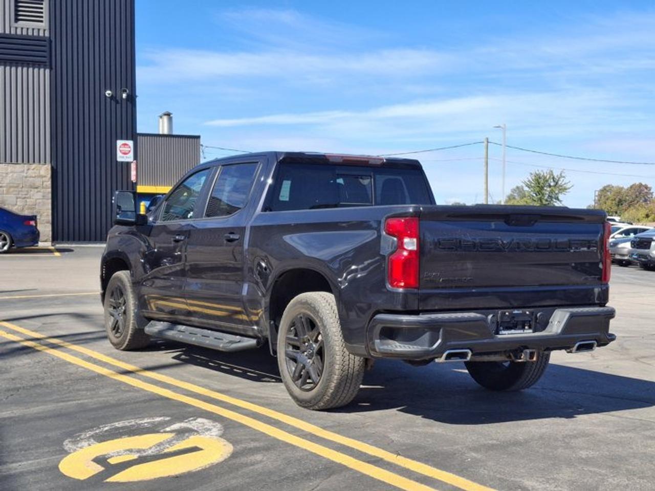 2022 Chevrolet Silverado 1500 RST Crew 4X4 | Leather | Sunroof | Z71 | Power/Heated Tow Mirrors | Heated Wheel + Seats | and More! Photo