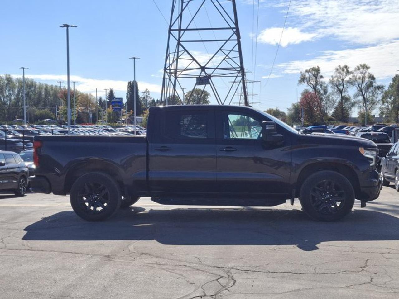 2022 Chevrolet Silverado 1500 RST Crew 4X4 | Leather | Sunroof | Z71 | Power/Heated Tow Mirrors | Heated Wheel + Seats | and More! Photo