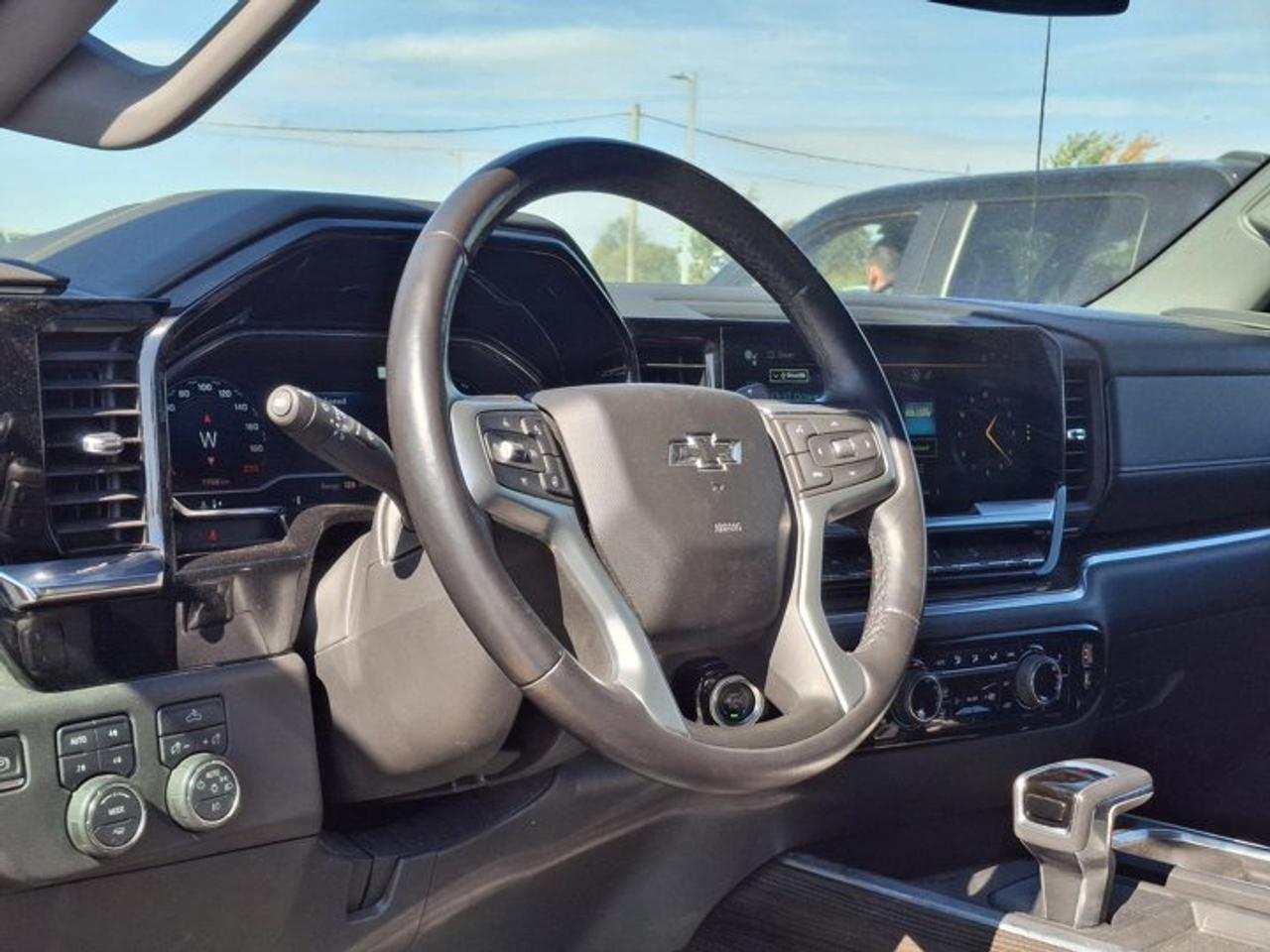 2022 Chevrolet Silverado 1500 RST Crew 4X4 | Leather | Sunroof | Z71 | Power/Heated Tow Mirrors | Heated Wheel + Seats | and More! Photo