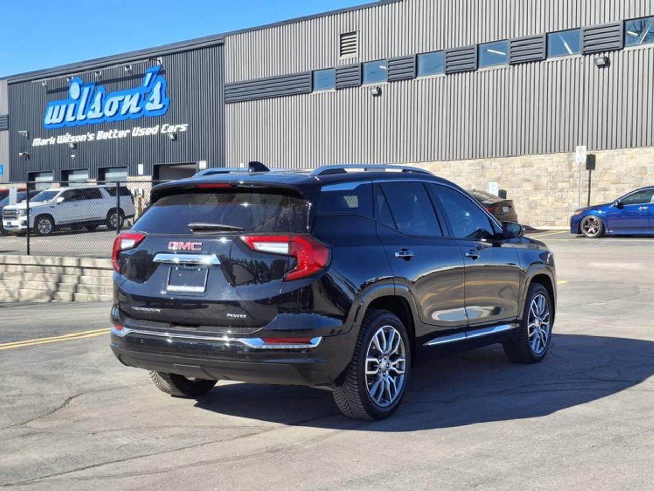 2023 GMC Terrain Denali AWD | Leather | Panoramic Sunroof | Heated Memory Seats | Heated Steering | BSM & More ! Photo