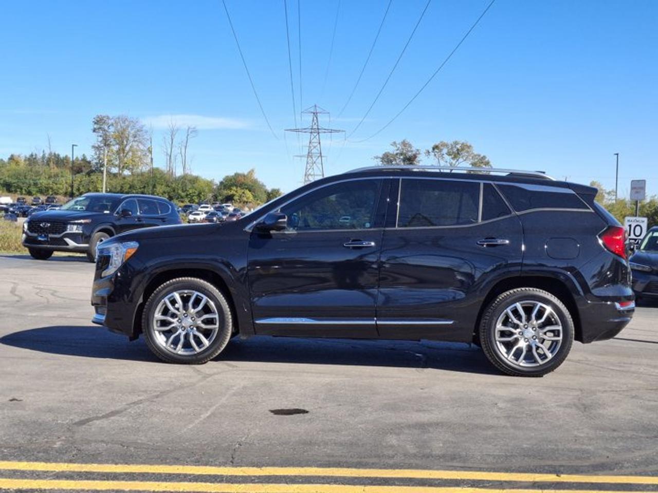 2023 GMC Terrain Denali AWD | Leather | Panoramic Sunroof | Heated Memory Seats | Heated Steering | BSM & More ! Photo5