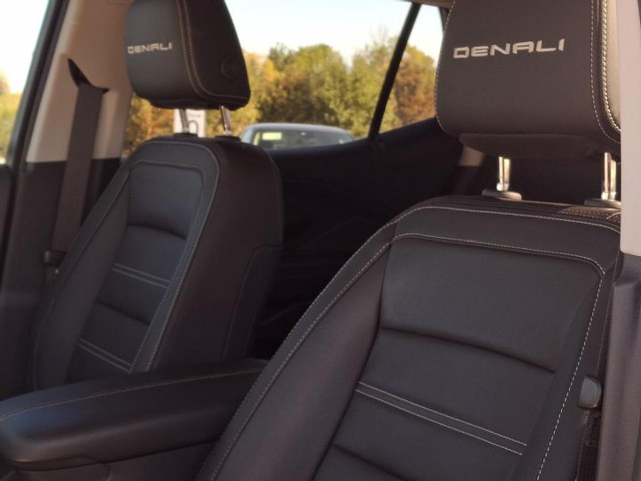 2023 GMC Terrain Denali AWD | Leather | Panoramic Sunroof | Heated Memory Seats | Heated Steering | BSM & More ! Photo
