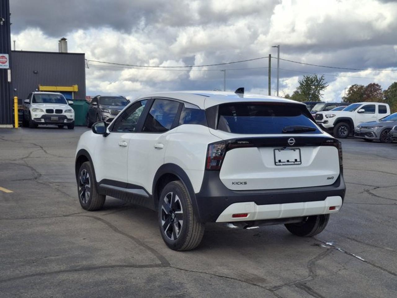 2026 Nissan Kicks SV AWD | Heated Wheel + Seats | Smart Cruise | BSW + RCTA | Remote Start | Smart Key | and More ! Photo
