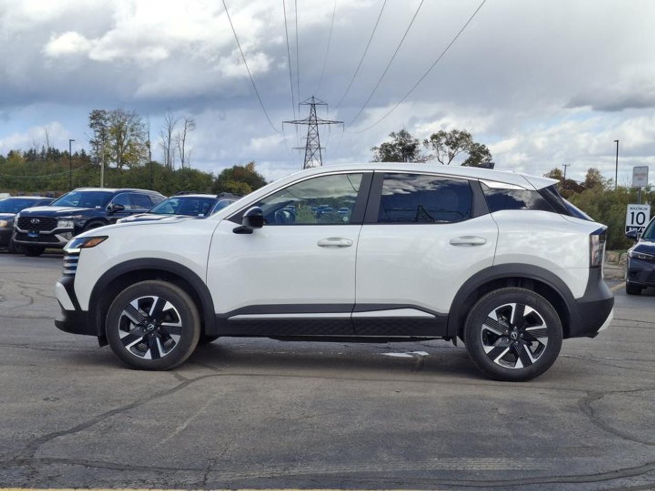 2026 Nissan Kicks SV AWD | Heated Wheel + Seats | Smart Cruise | BSW + RCTA | Remote Start | Smart Key | and More ! Photo