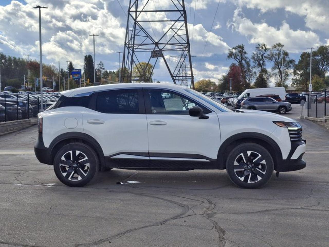 2026 Nissan Kicks SV AWD | Heated Wheel + Seats | Smart Cruise | BSW + RCTA | Remote Start | Smart Key | and More ! Photo