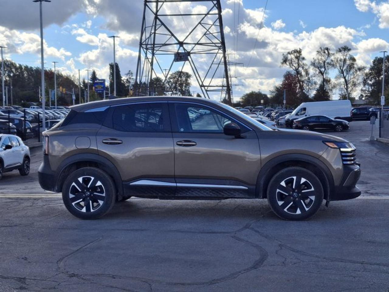 2026 Nissan Kicks SV AWD | Heated Wheel + Seats | Smart Cruise | BSW + RCTA | Remote Start | Smart Key | and More ! Photo
