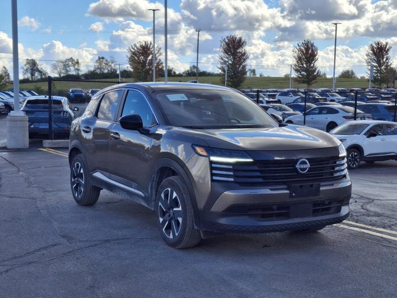 2026 Nissan Kicks SV AWD | Heated Wheel + Seats | Smart Cruise | BSW + RCTA | Remote Start | Smart Key | and More ! Photo