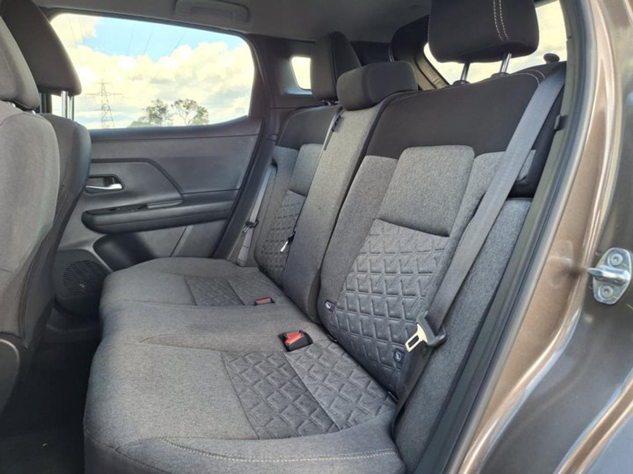 2026 Nissan Kicks SV AWD | Heated Wheel + Seats | Smart Cruise | BSW + RCTA | Remote Start | Smart Key | and More ! Photo