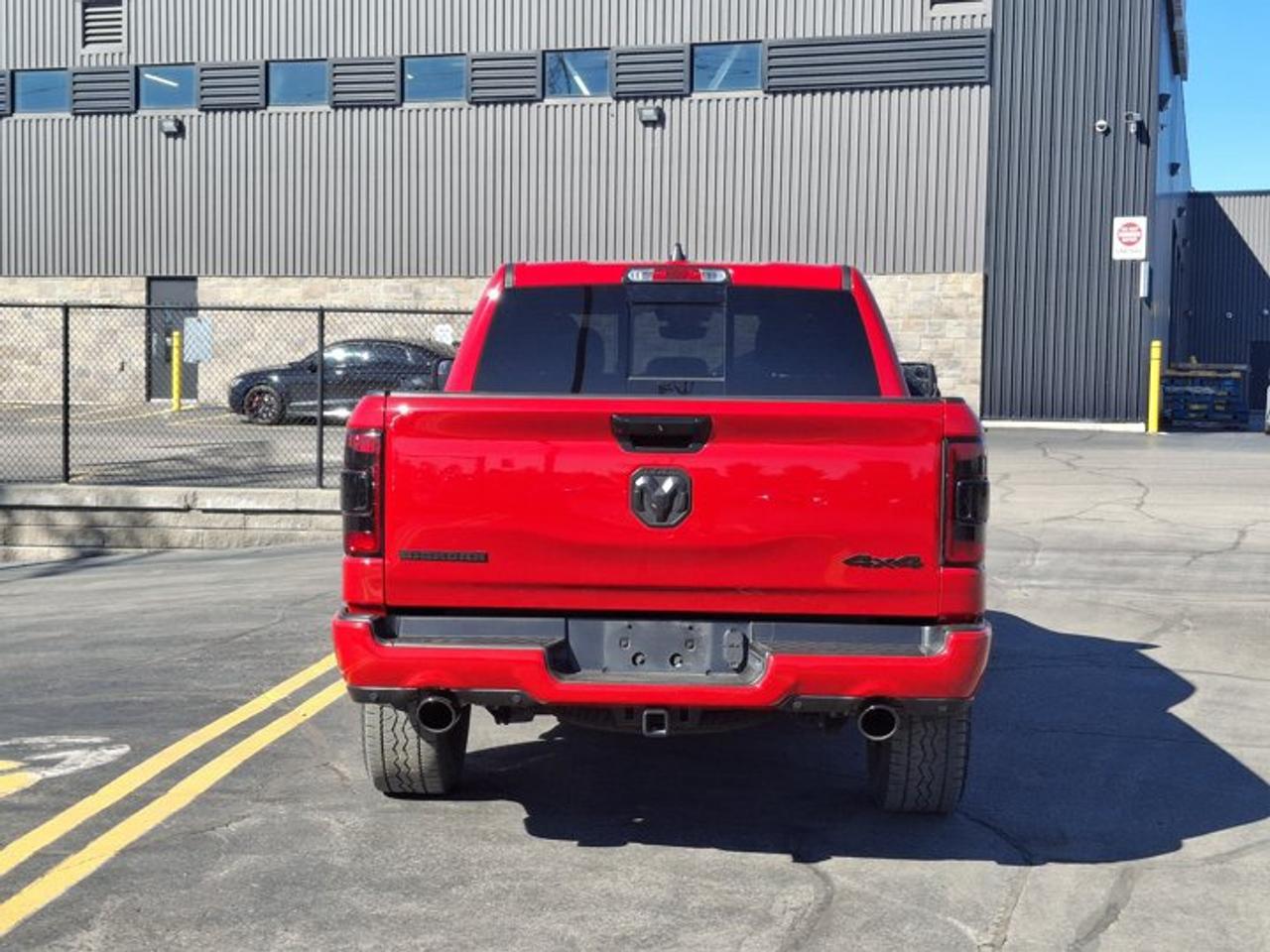 2023 RAM 1500 Big Horn Crew 4X4 | 5.7L Hemi | Night Edition | Off Road Pkg | Nav | Heated Wheel + Seats and More ! Photo3