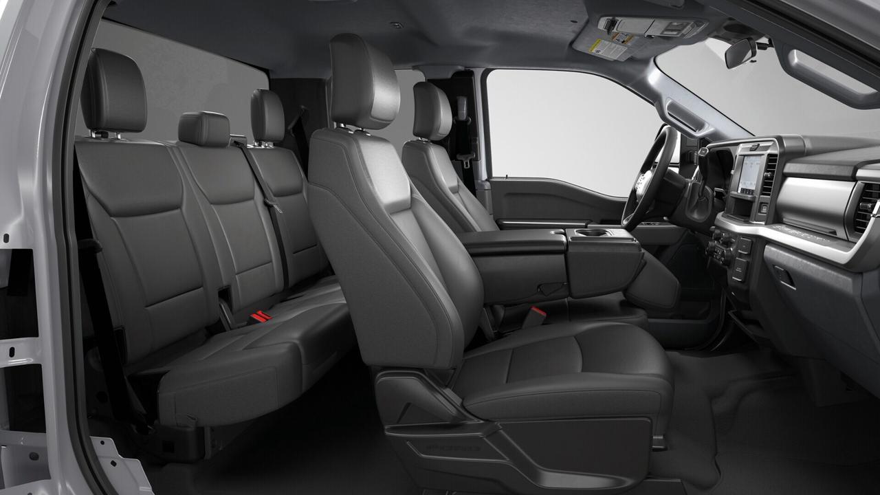 2026 Ford F-550 XLT Photo