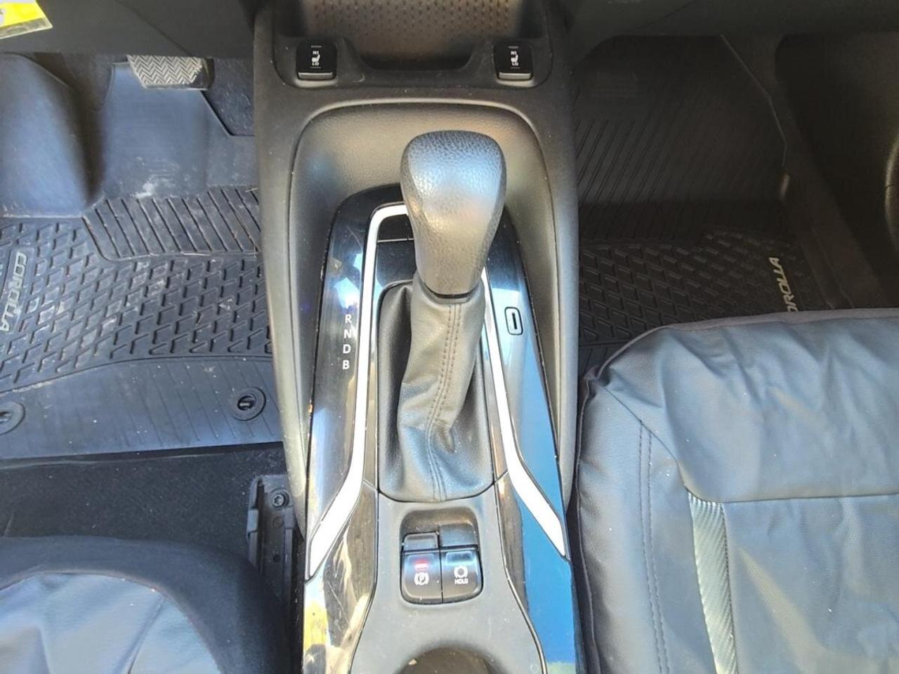 2020 Toyota Corolla LE Photo