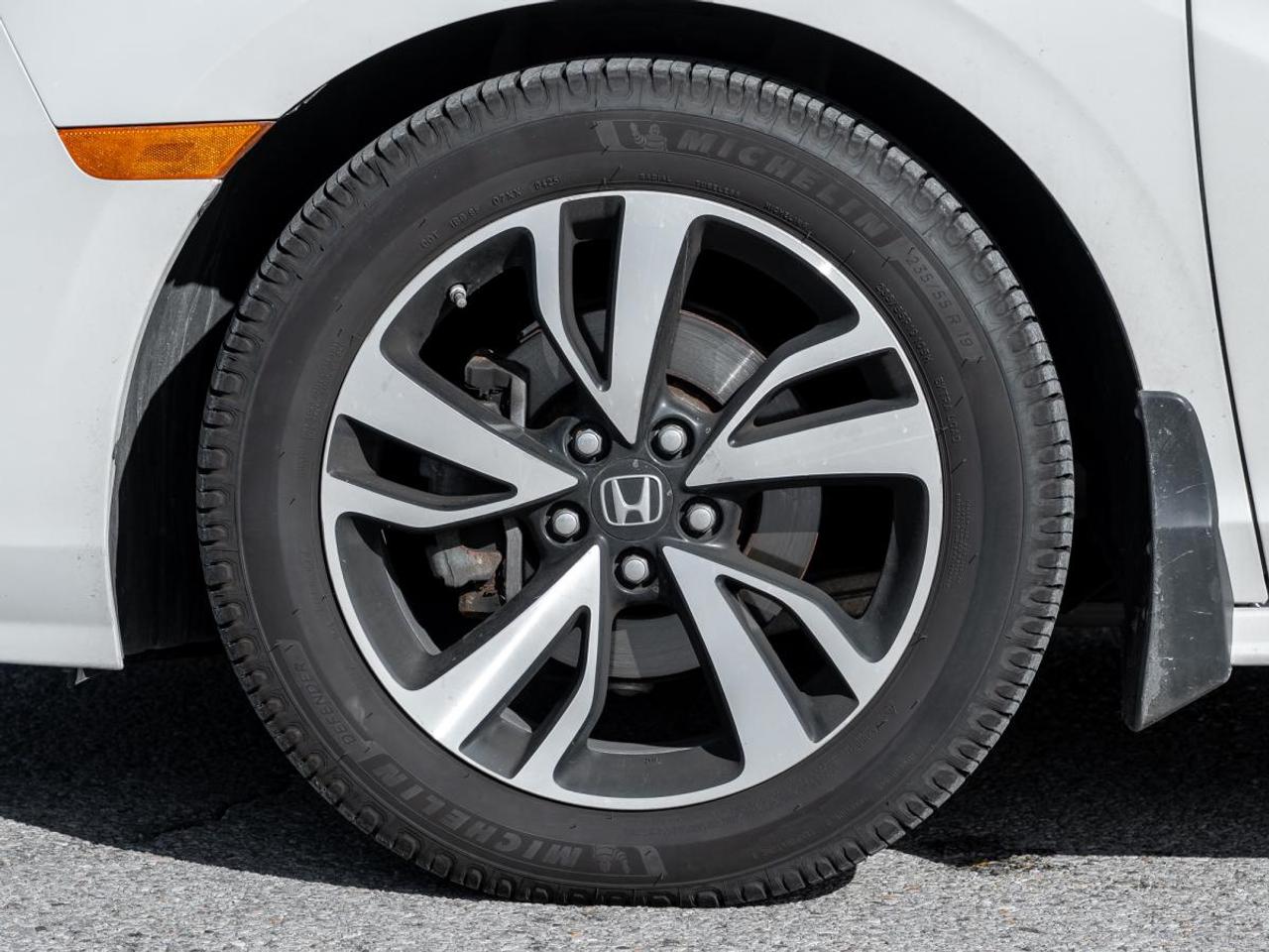 2020 Honda Odyssey Touring Photo3