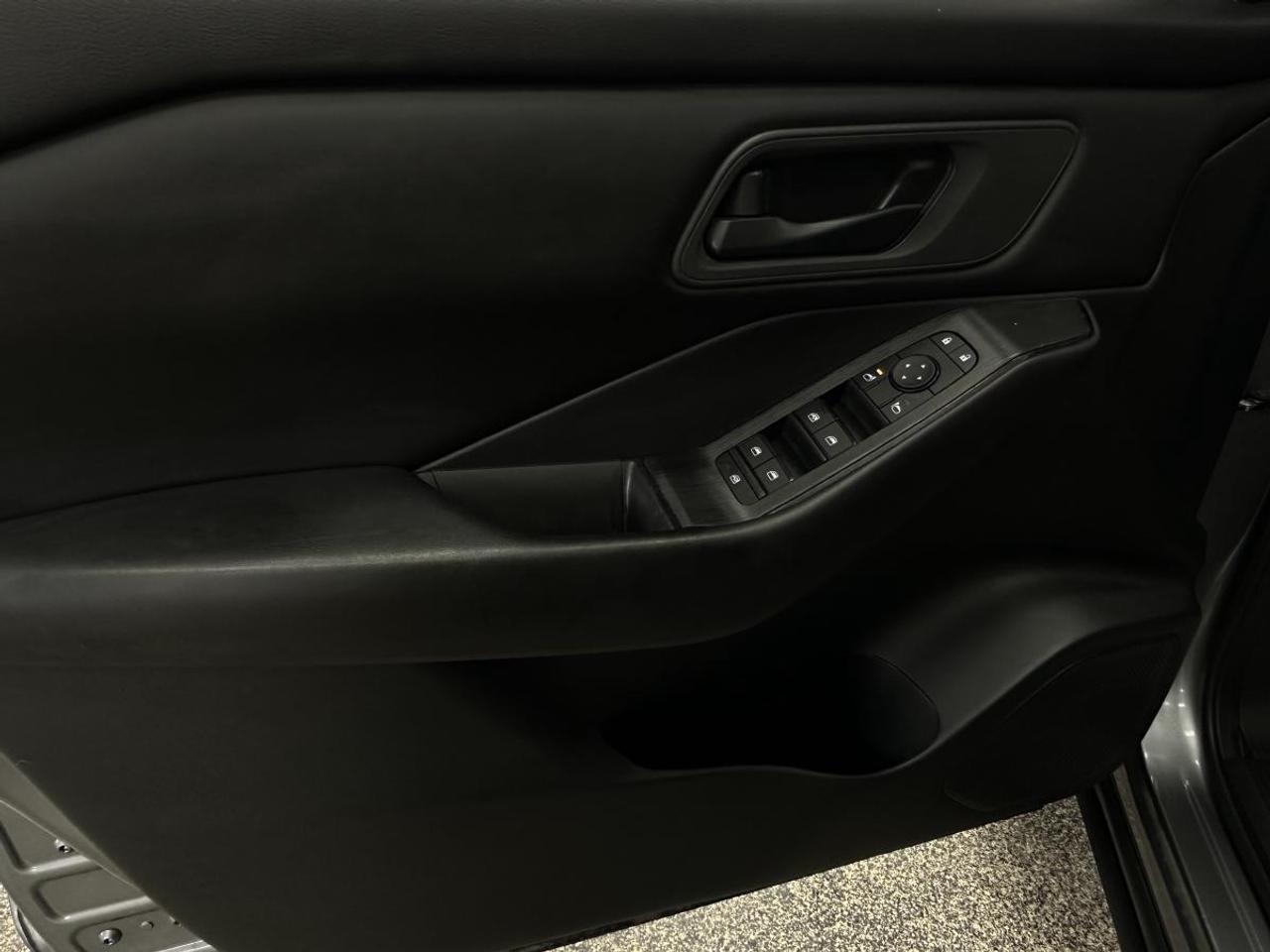 2024 Nissan Rogue S/AWD/33KM/OFF NISSAN LEASE! Photo