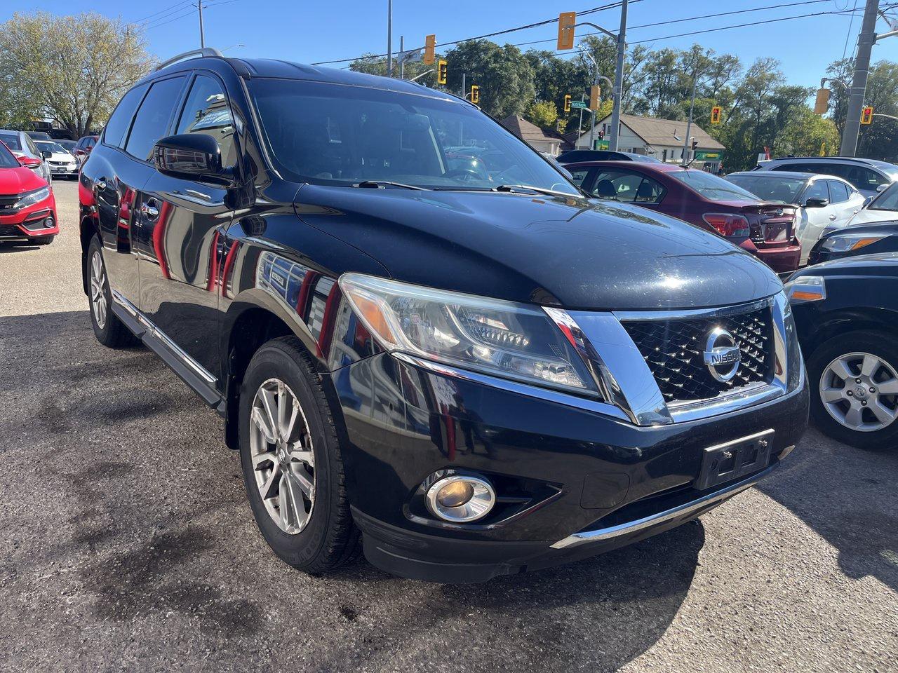 2013 Nissan Pathfinder SL Photo