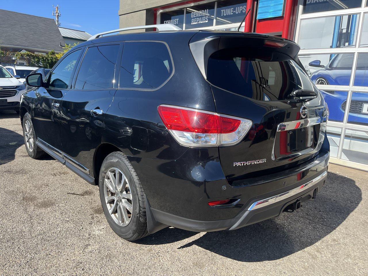 2013 Nissan Pathfinder SL Photo