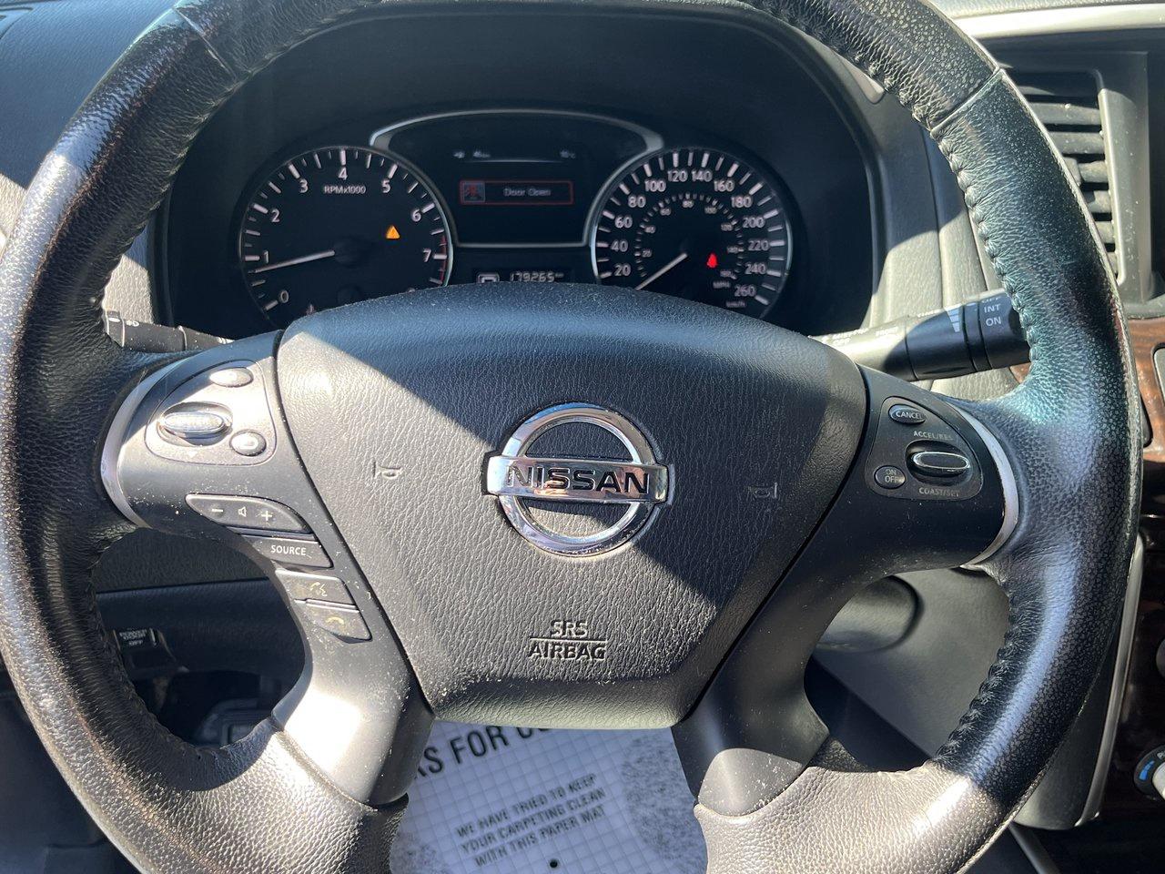 2013 Nissan Pathfinder SL Photo