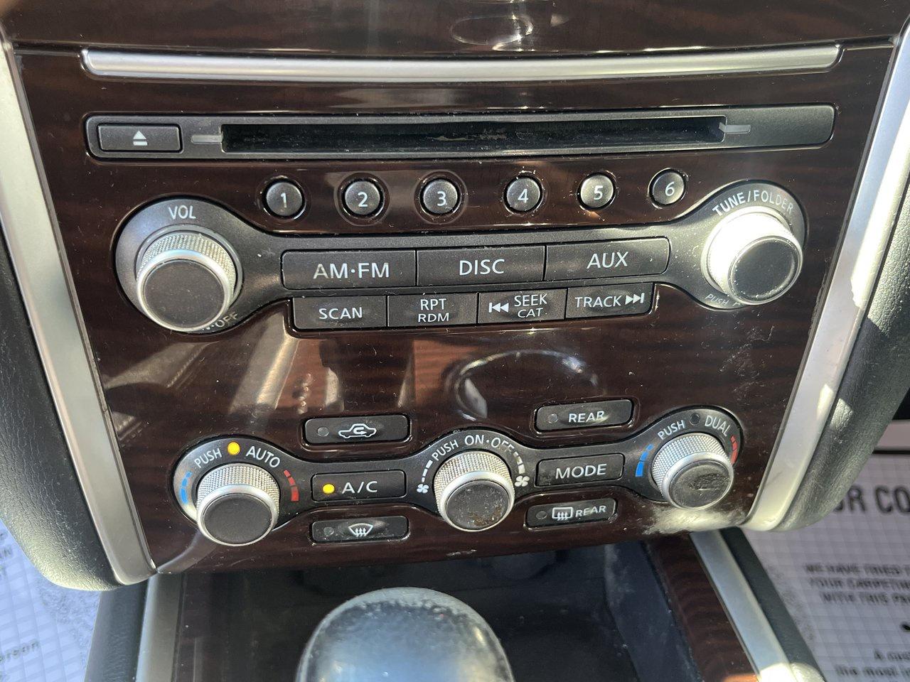 2013 Nissan Pathfinder SL Photo