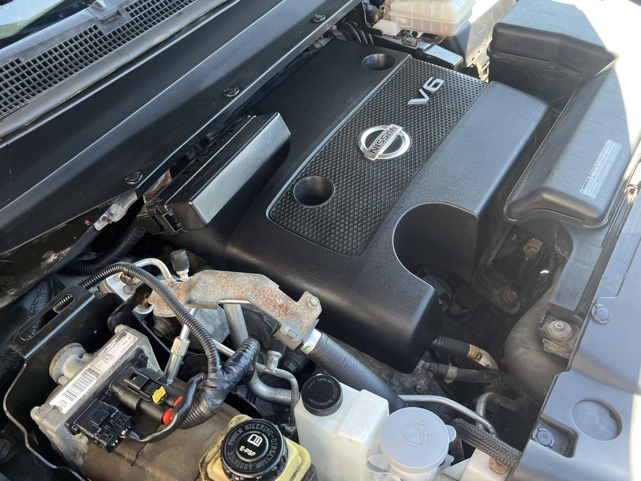 2013 Nissan Pathfinder SL Photo