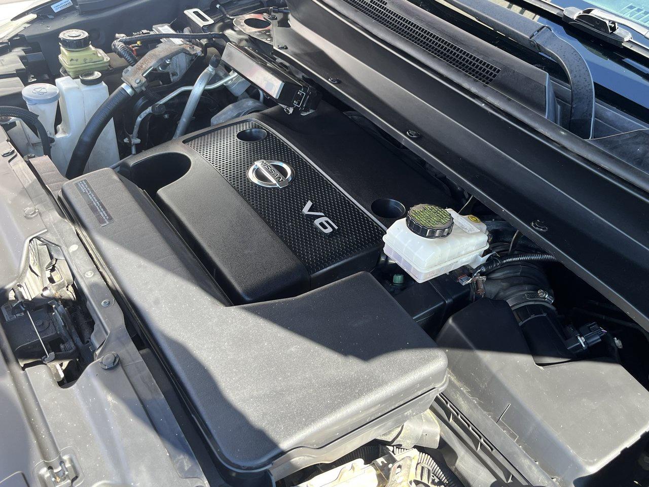 2013 Nissan Pathfinder SL Photo