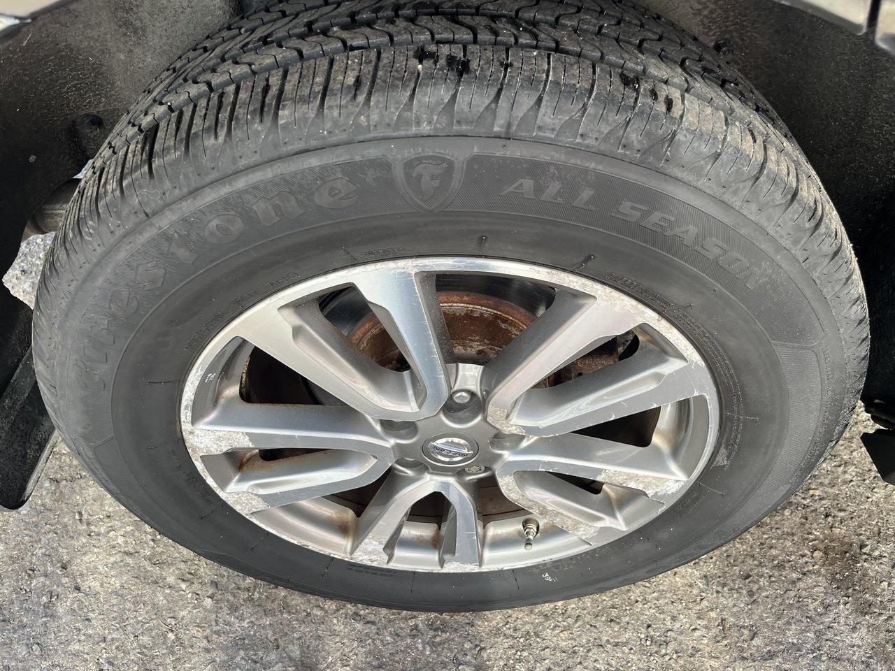 2013 Nissan Pathfinder SL Photo