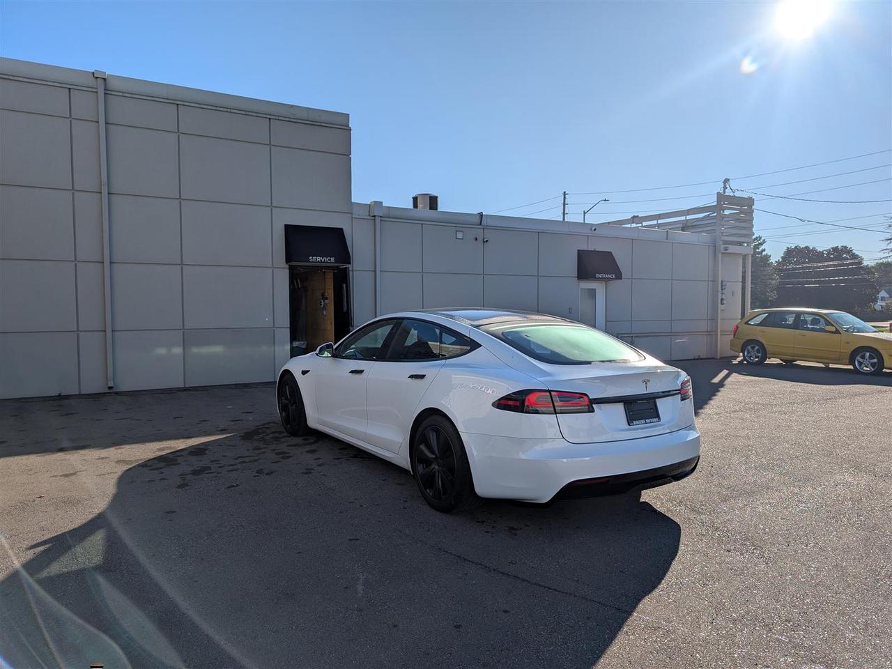 2022 Tesla Model S AWD - YOKE STEERING Photo2