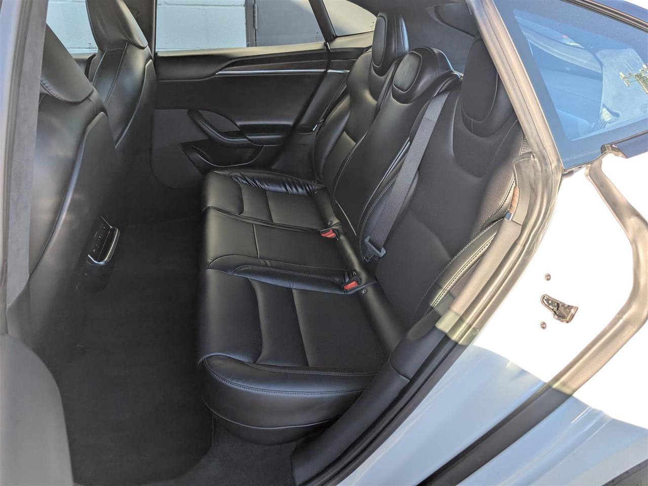 2022 Tesla Model S AWD - YOKE STEERING Photo