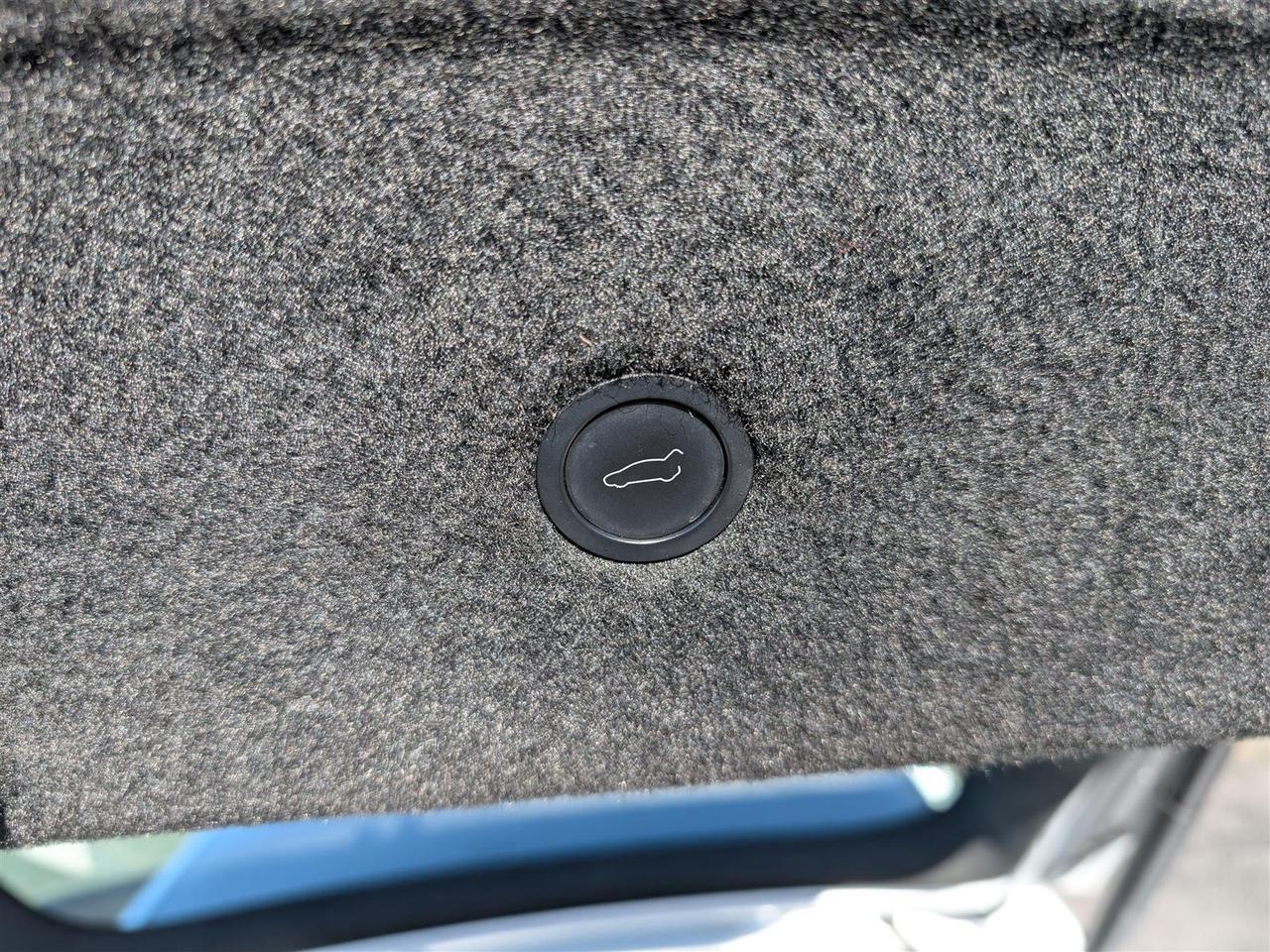 2022 Tesla Model S AWD - YOKE STEERING Photo