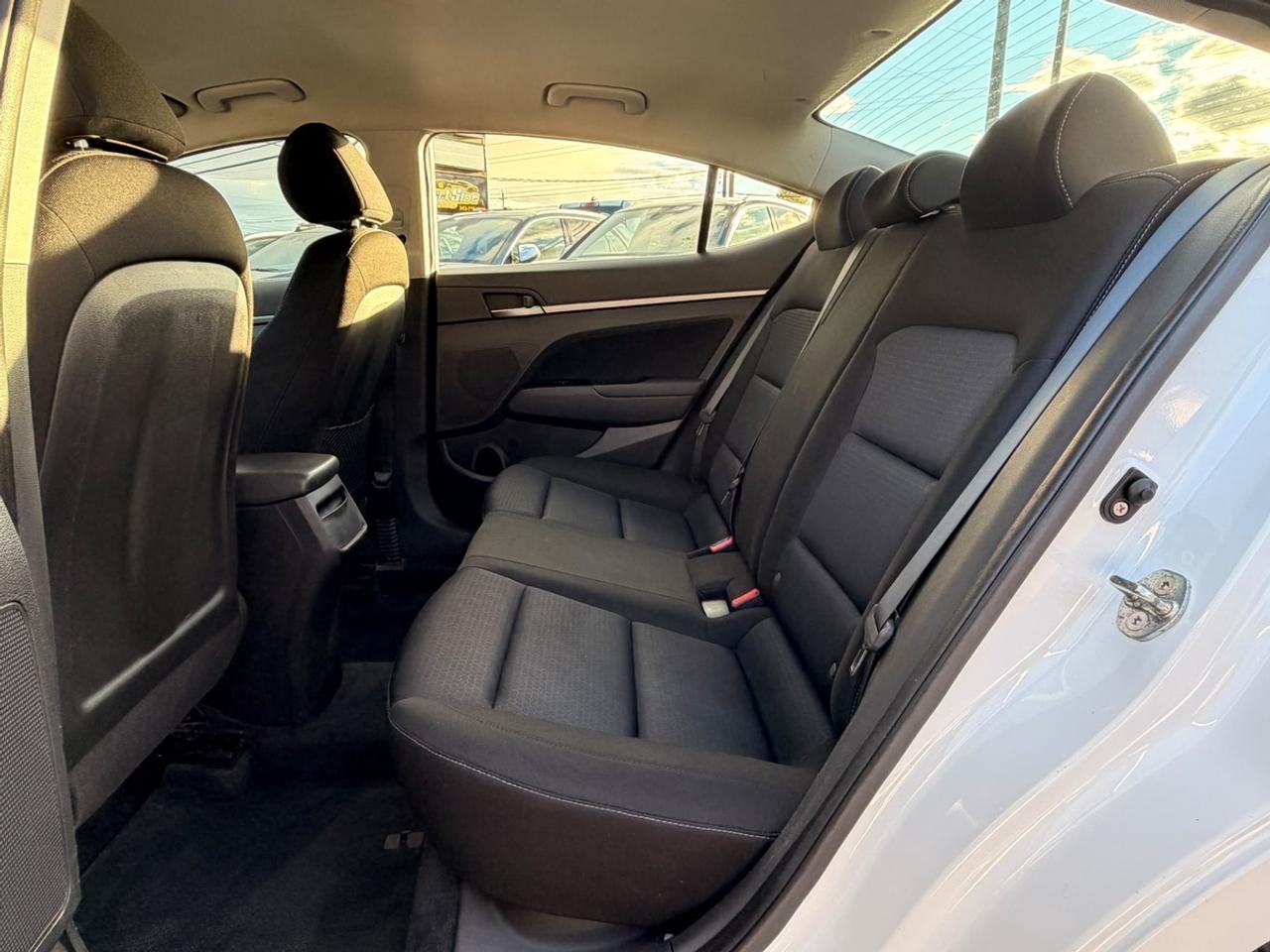 2017 Hyundai Elantra GL Photo