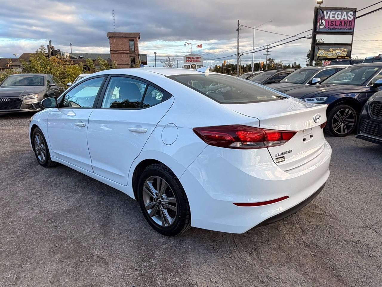 2017 Hyundai Elantra GL Photo